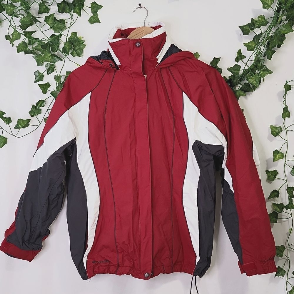 Columbia. Women's Waterproof Coat. Size Small. EUC